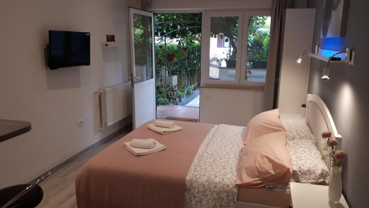 Guesthouse Mila Rovigno Esterno foto