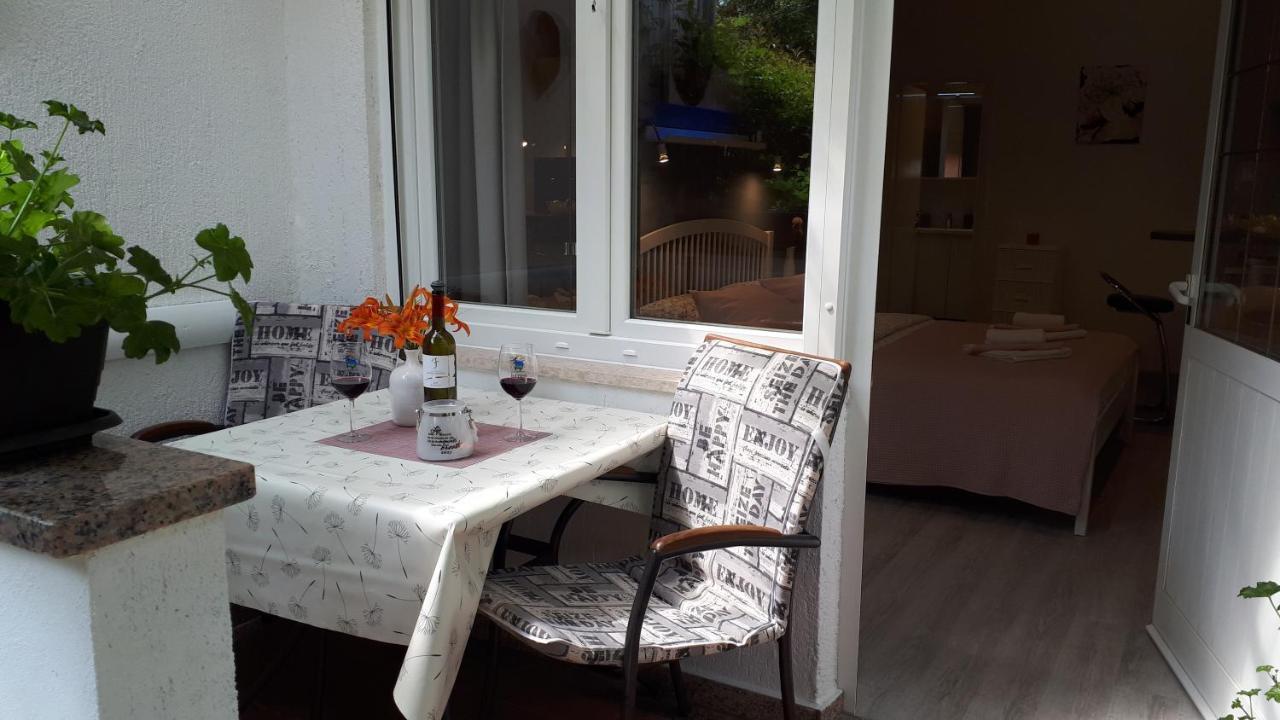Guesthouse Mila Rovigno Esterno foto