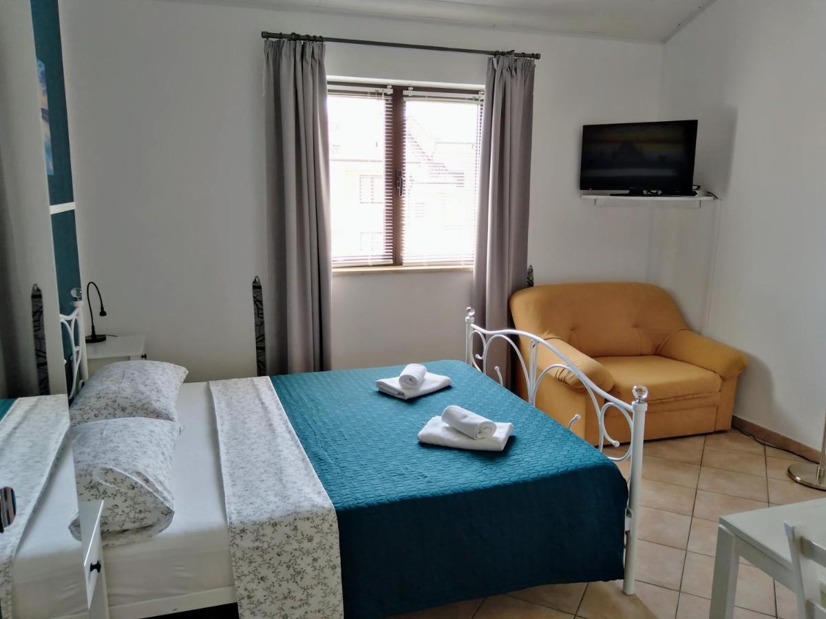 Guesthouse Mila Rovigno Esterno foto