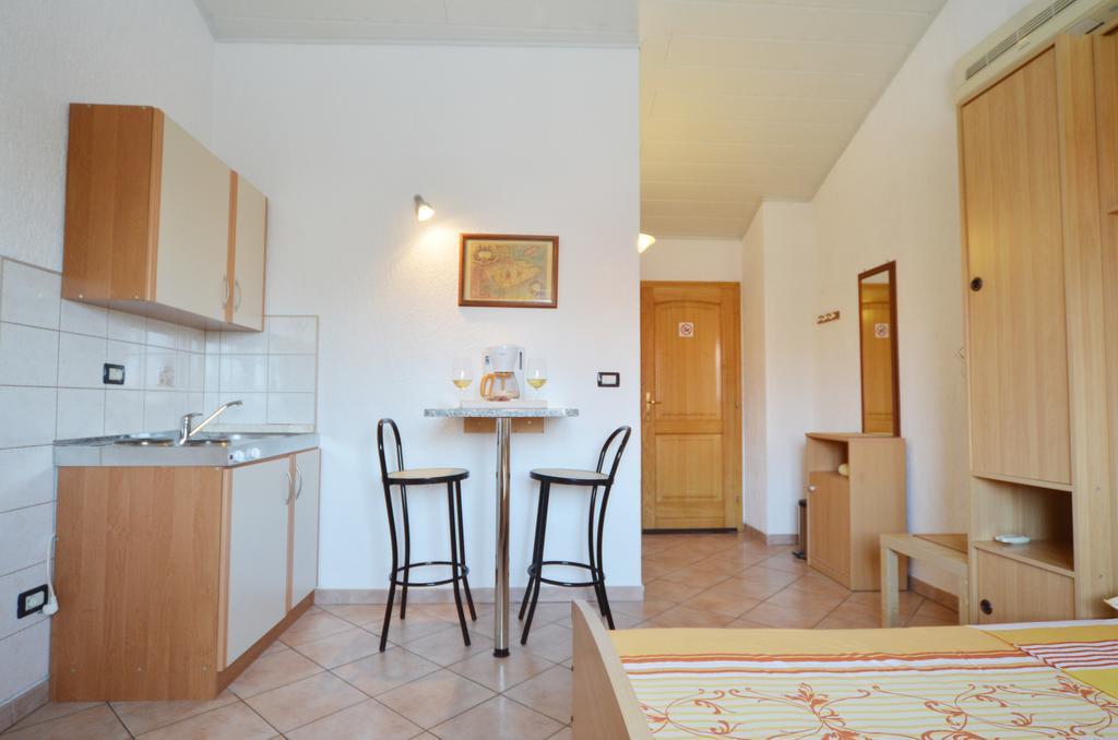 Guesthouse Mila Rovigno Camera foto