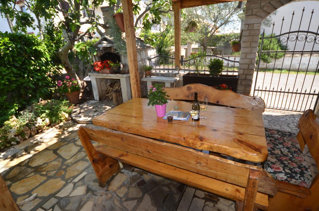 Guesthouse Mila Rovigno Esterno foto