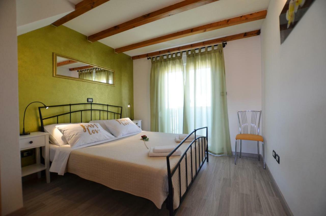 Guesthouse Mila Rovigno Esterno foto
